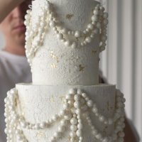 Свадебный декор: жемчужные бусы из дутого риса